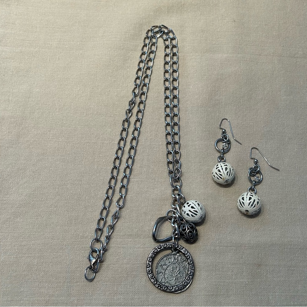 Pendant & Drop Earrings